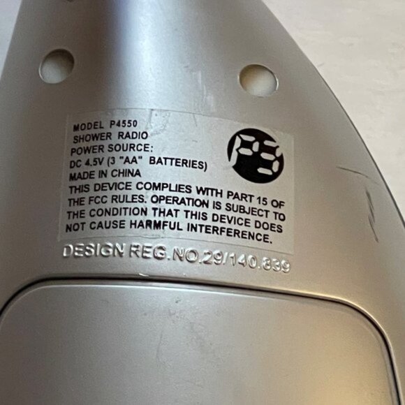 Shower Radio Working Condition 3 AA batteries Not Included - Picture 6 of 6